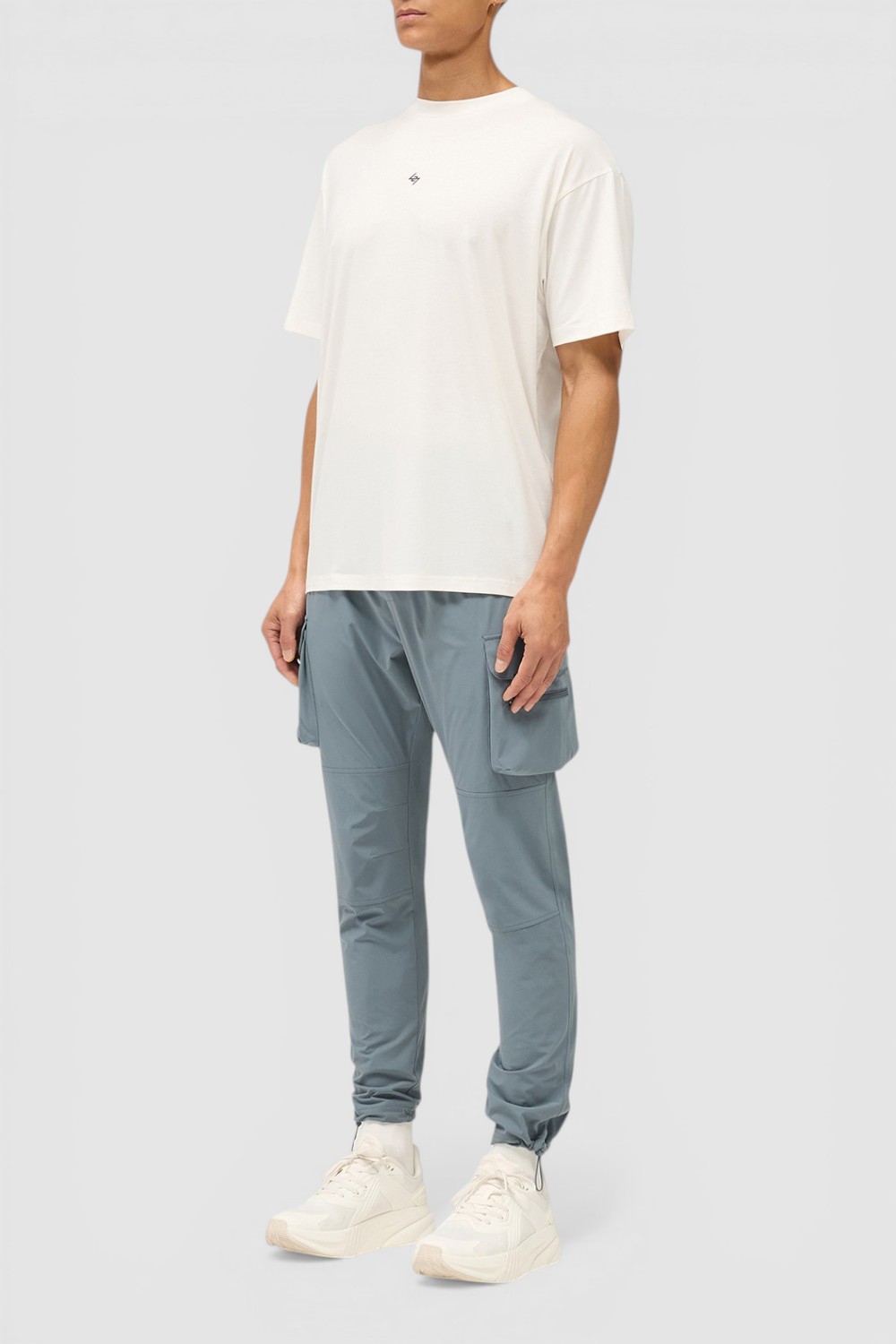 תמונת כל הלוק של מכנסי קרגו